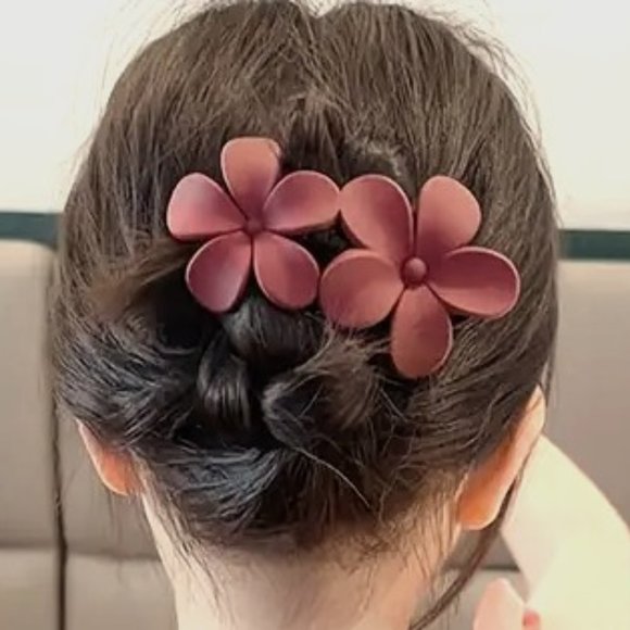 LARGE FLORAL HAIR CLIP in Green - Picture 1 of 2